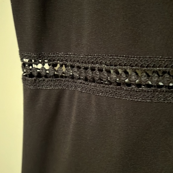 LBD - v-neck with cutout detailing - Picture 3 of 4